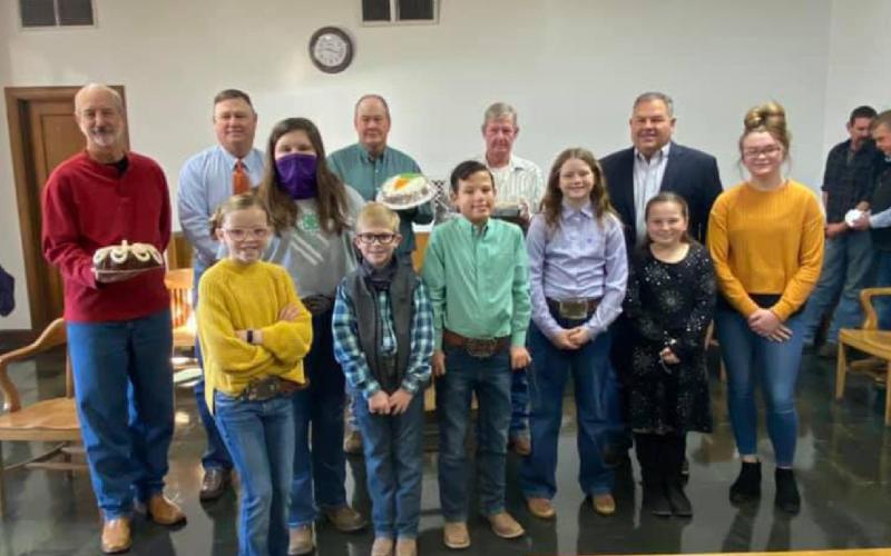 4-H kids meet with commissioners