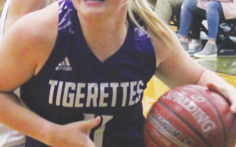 Big 3rd lifts Lady Eagles past JHS, 54-47