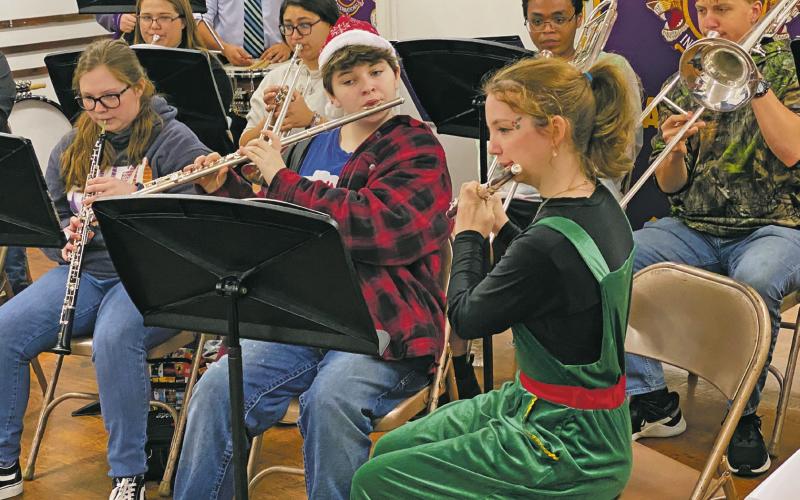 JHS band performs Christmas Carols
