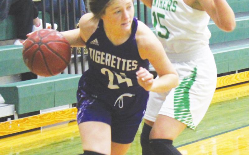 Big 3rd lifts Lady Eagles past JHS, 54-47
