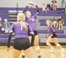 Tigerette varsity splits Saturday matches with Lake Worth, Paradise